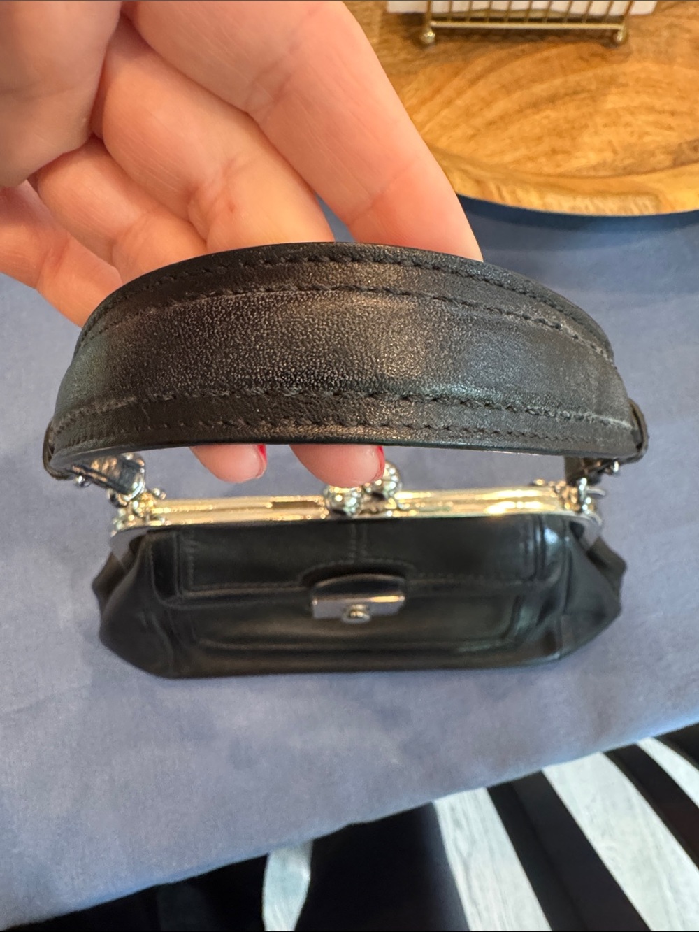 Y2K Coach Black Leather Frame Shoulder Bag with Silver Hardware - Picture 5 of 12